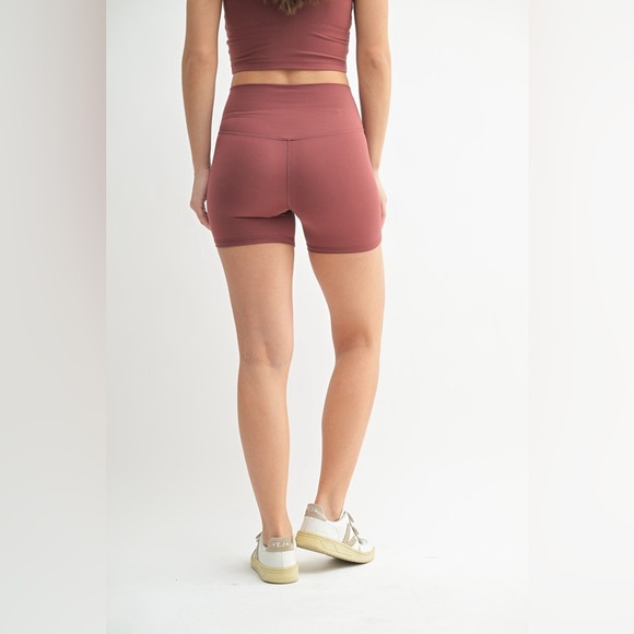 MONO B Venice Cloud Light Contour Biker Shorts - Picture 3 of 4